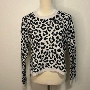 Yet Again Crewneck Leopard Print Long Sleeve Hi-Low Hem Cozy Knit Sweater Size M